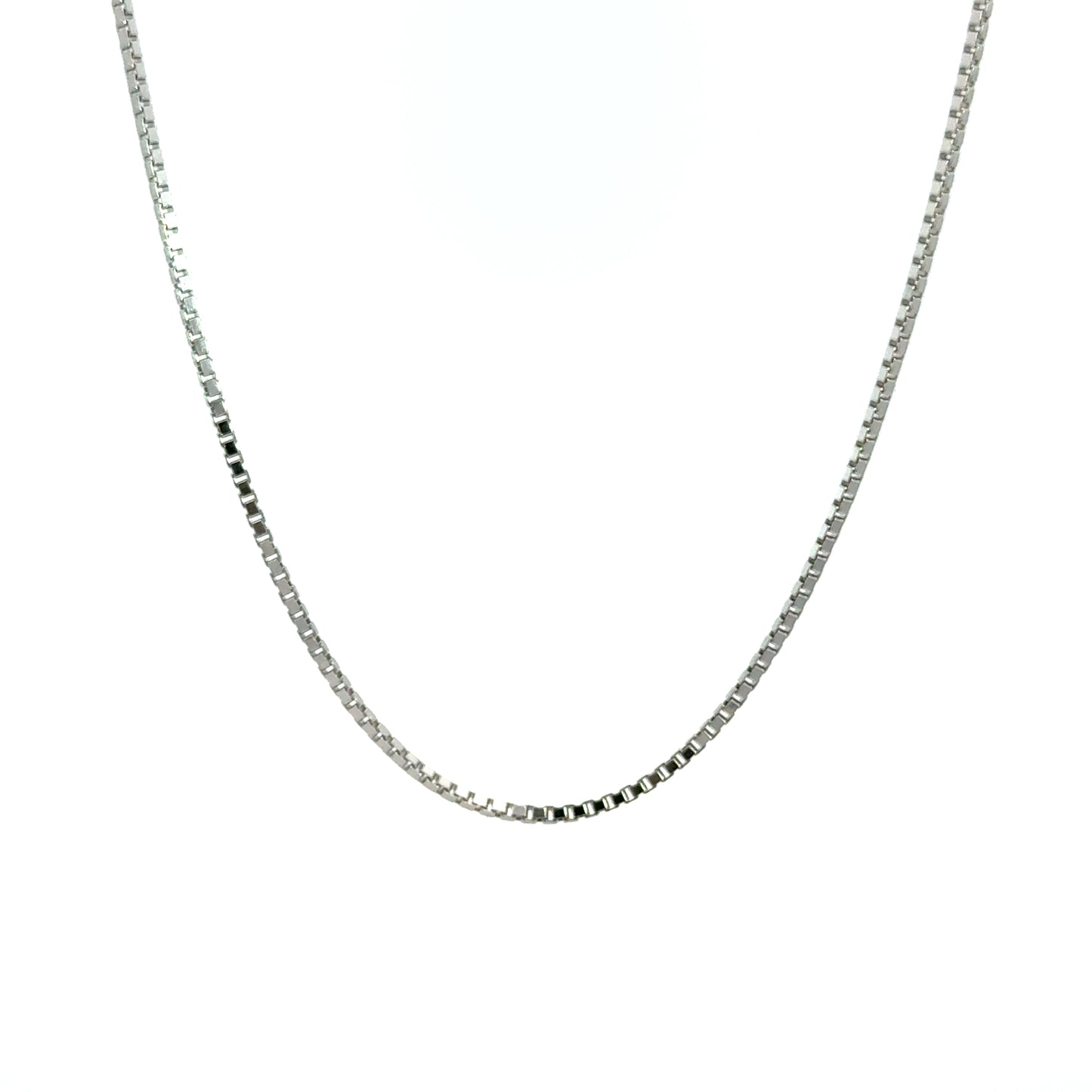 14 karaat wit gouden ketting van 5.5 gram. Met vierkante venetiaanse schakels. Lengte: 50 cm Dikte: 1.3 mm