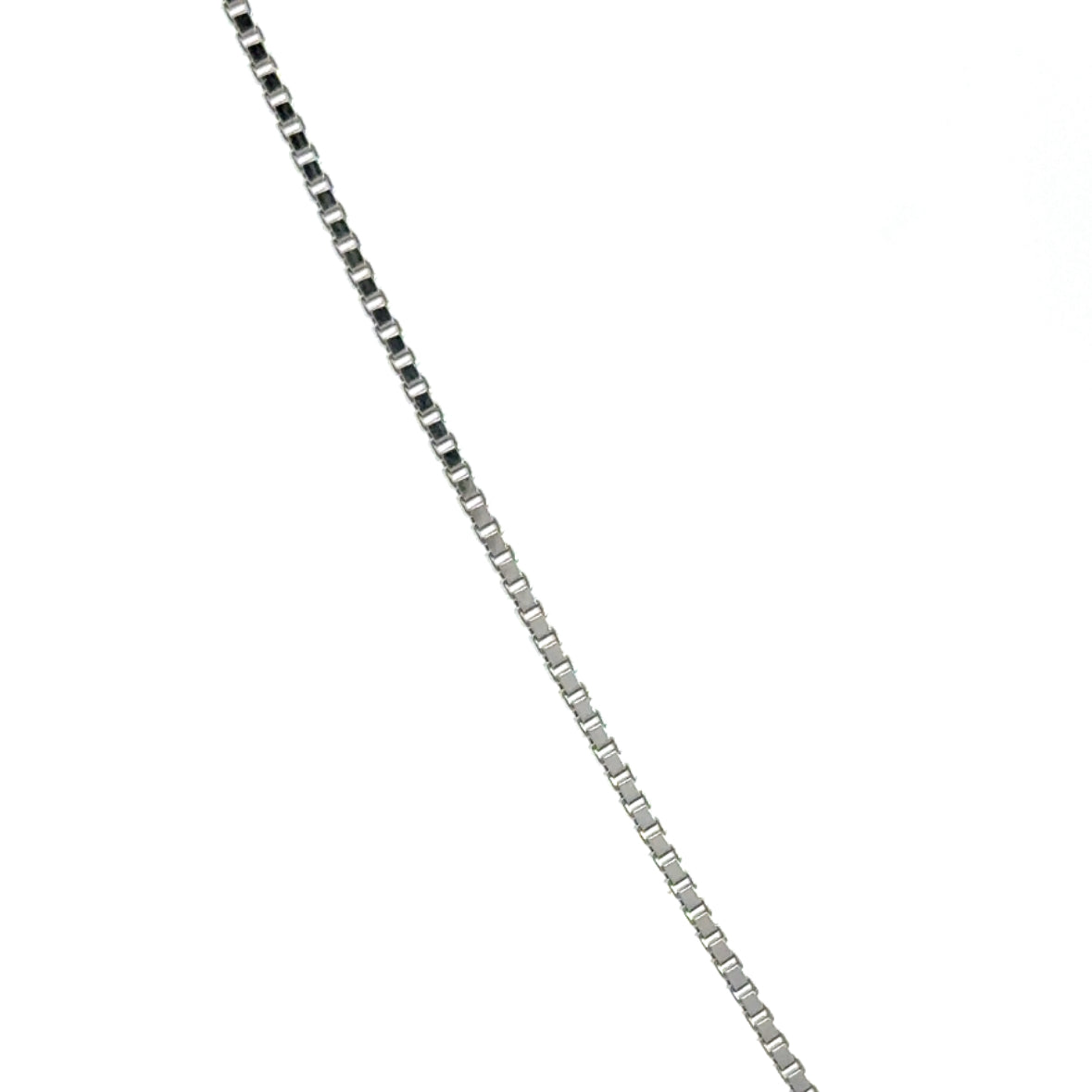 14 karaat wit gouden ketting van 5.5 gram. Met vierkante venetiaanse schakels. Lengte: 50 cm Dikte: 1.3 mm