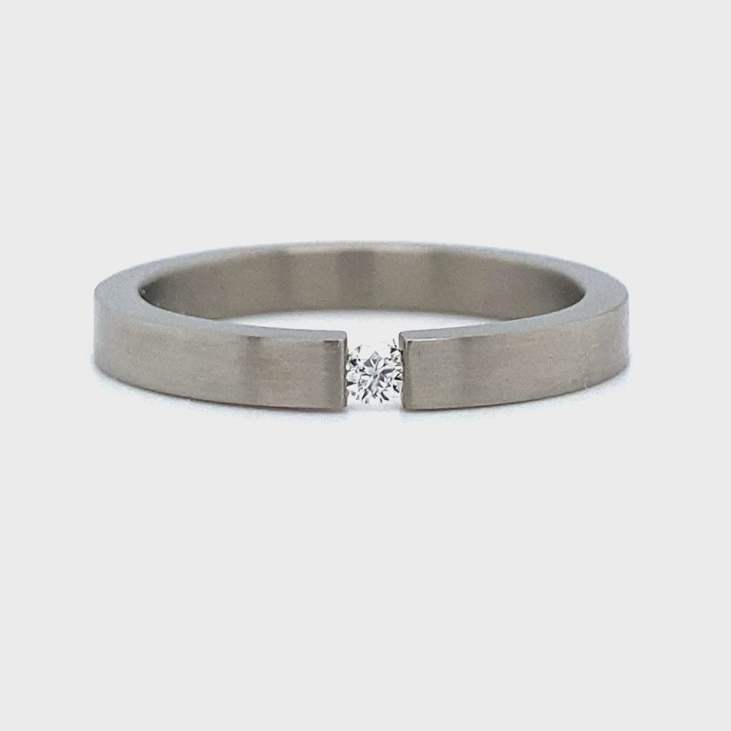 titanium spanningring 3mm bezet met 1 briljant geslepen diamant van 0.05crt kleur top wesselton kwaliteit vs 3mm €169