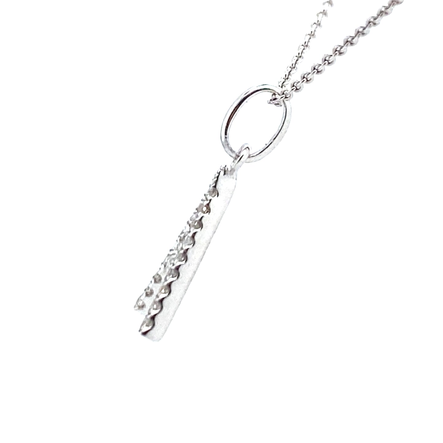 18 karaats Wit gouden diamanten letter A hanger van 0.34 gram. Bezet met 19 briljant geslepen diamanten met een totaalgewicht van 0.34 crt kleur g kwaliteit si Hanger: 14 x 6 mm Model H 2170