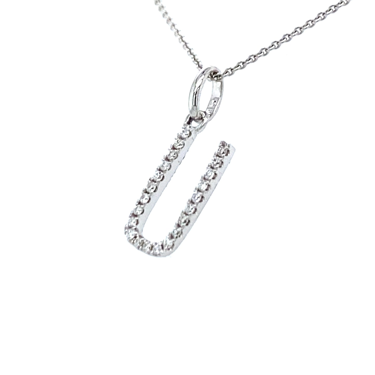 18 krt witgouden letter U hanger van 0.33 gram. Bezet met 22 briljant geslepen diamanten met een totaalgewicht van 0.06 crt kleur g kwaliteit si Hanger: 15 x 6 mm Model H 2190