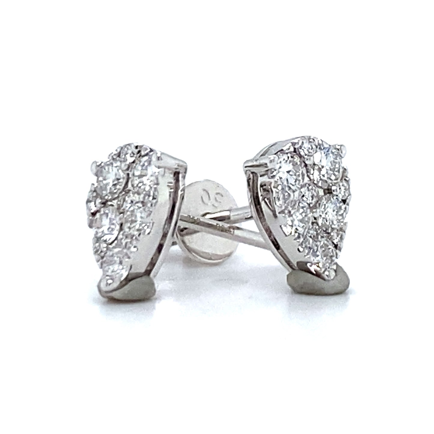 18 krt witgouden oorstekers in peervorm van 1.2 gram. Bezet met 24 briljant geslepen diamanten met een totaalgewicht van 0.41 crt kleur top wesselton kwaliteit vs 7.5 x 5 mm Model O 3955