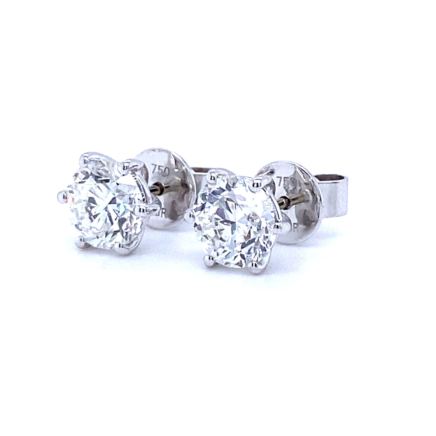 18 karaat wit gouden solitaire oorknoppen van 2.13 gram. Bezet met 2 briljant geslepen diamanten die zijn voorzien van een GIA Diamant Certificaat. De diamanten hebben een totaalgewicht van 2.00 crt Kleur: G Kwaliteit: SI1 Zetting: Ø 8 mm Model: O 4073