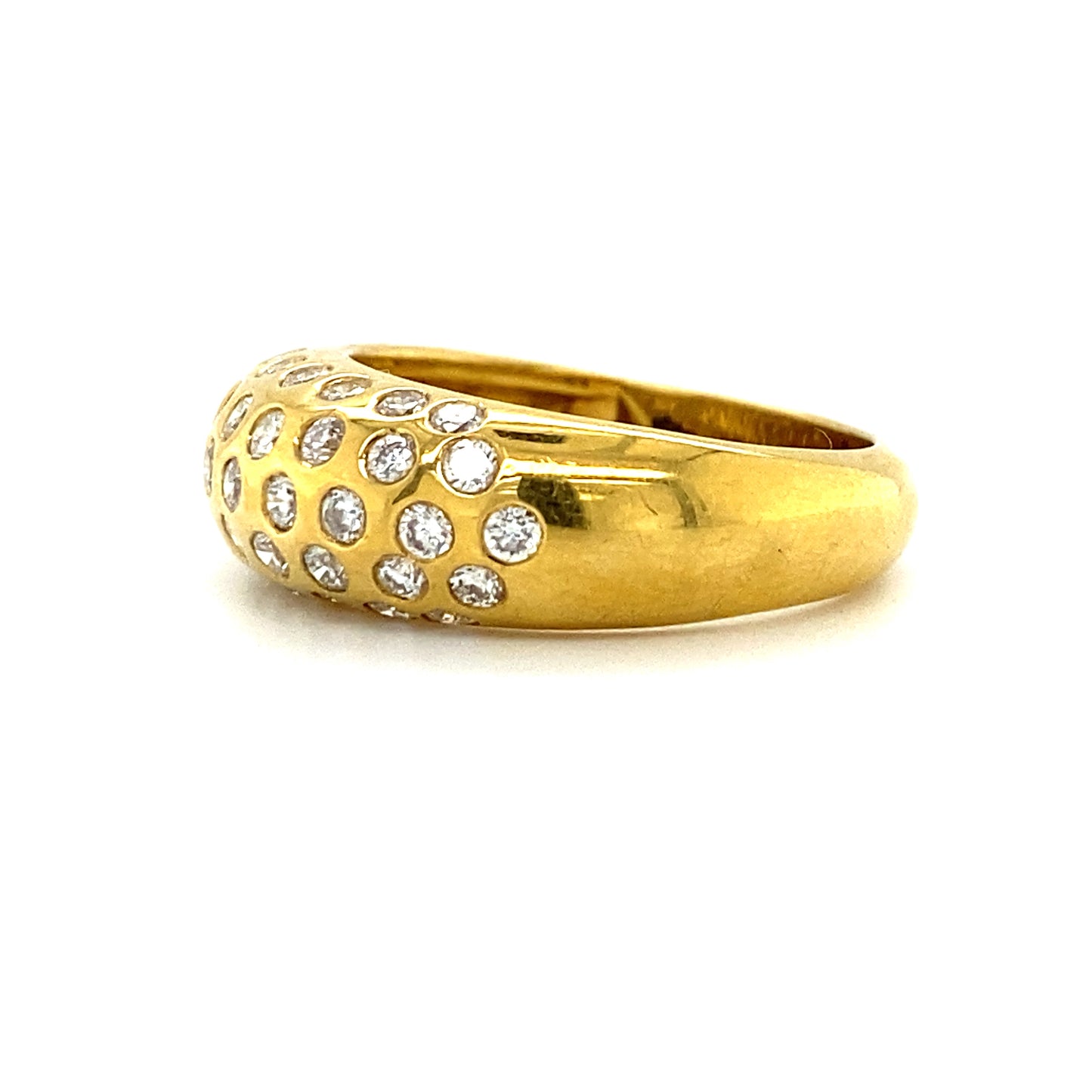 18krt geelgouden bolle pavéring bezet met 49 briljant geslepen diamanten met een totaalgewicht van 1.05crt kleur top wesselton kwaliteit vs maat 16.5/52 model r4324 €1997