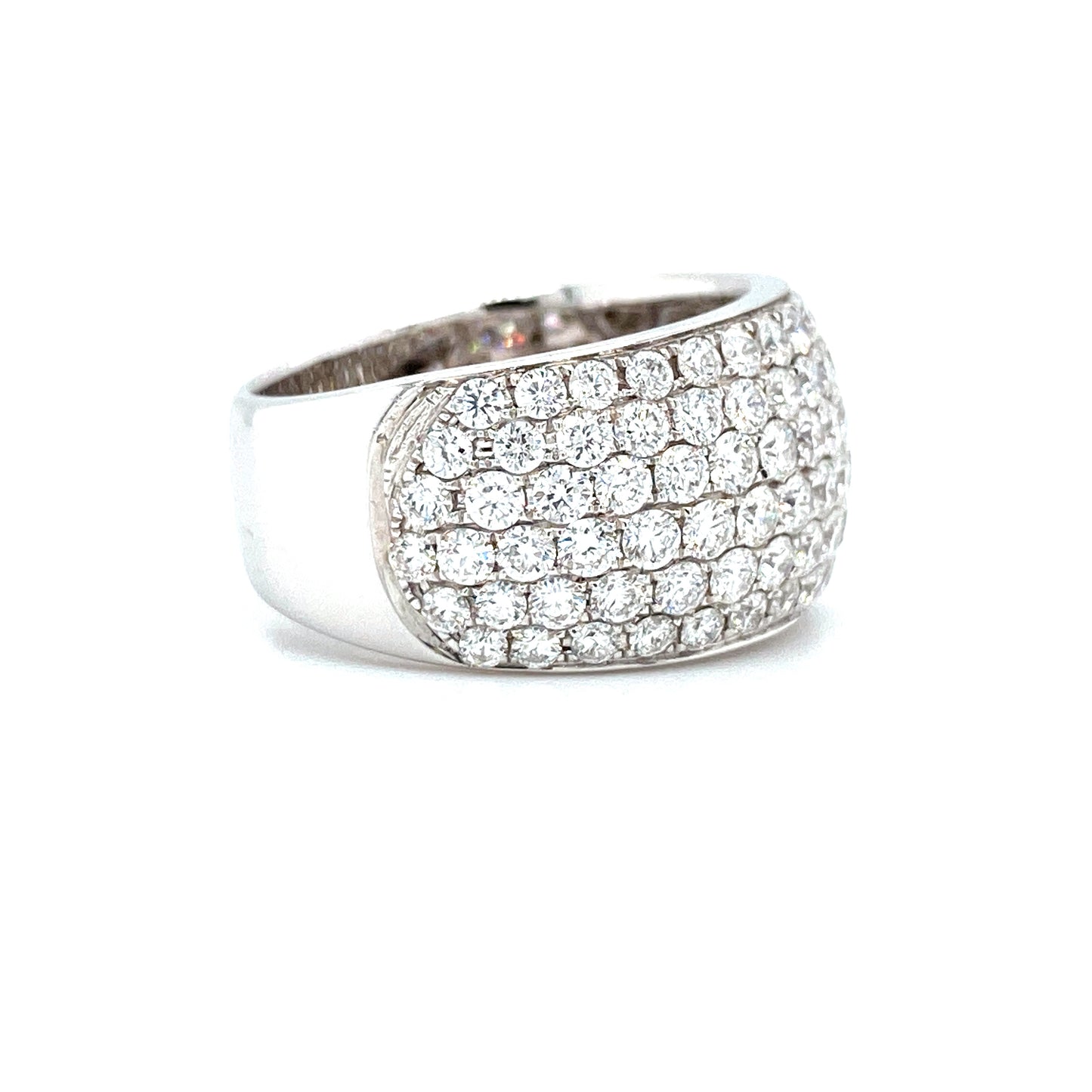 Zeer brede18krt witgouden pavé gezette ring met 120 briljant geslepen diamanten met een totaalgewicht van 3.44crt kleur top wesselton kwaliteit VS2 mt 17.25/54 12mm breed model r7788 €6445