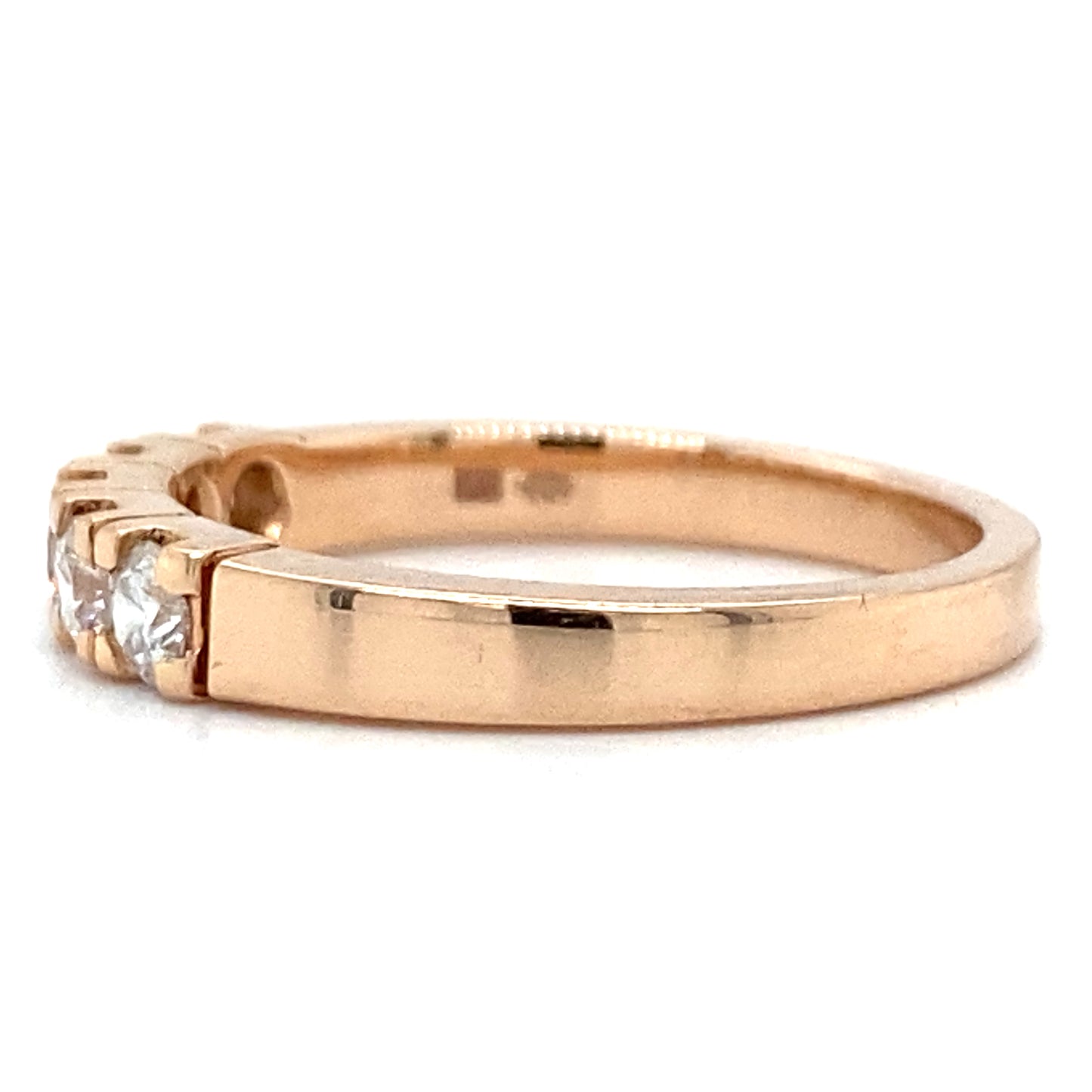 Rosé gouden rij ring van 3.6 gram en 3 mm breed. Bezet met 5 briljant geslepen diamanten met een totaalgewicht van 0.52 crt kleur top wesselton kwaliteit si zetting: 3.5 x 16 mm Model R 8184