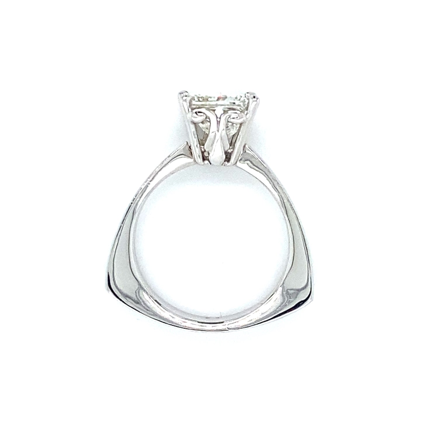 exclusieve witgouden solitair ring van 5.4 gram, bezet met 1 prinses geslepen diamant van 2.19 crt kleur H kwaliteit VVS1 zetting: 8.7x8.3 mm Model R 8266