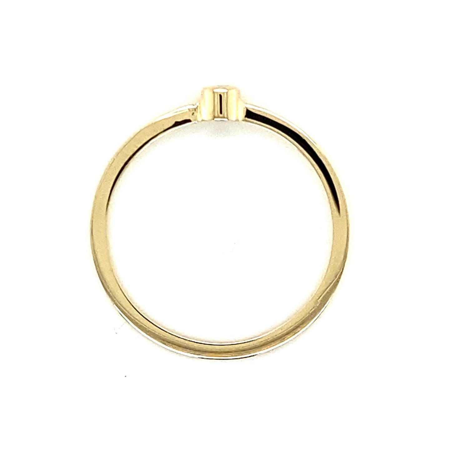 geelgouden solitaire ring van 1 gram en 1 mm breed. Bezet met 1 briljant geslepen diamant van 0.03crt kleur top wesselton kwaliteit vs  model r9904