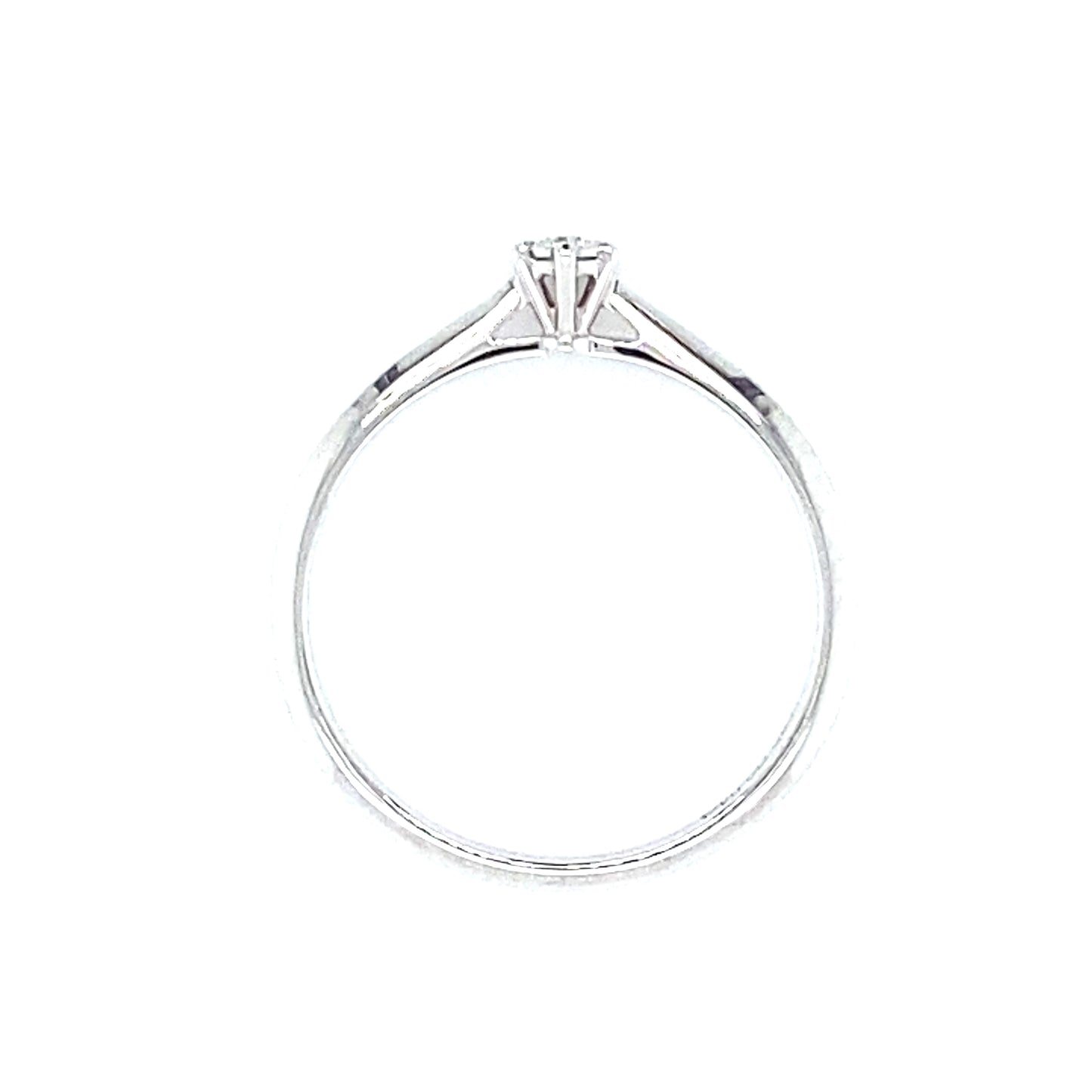 Witgouden solitair ring van 1.3 gram met een mirror zetting. Bezet met 1 briljant geslepen diamant van 0.04 crt kleur g kwaliteit vs zetting: 4 mm Model R 9317