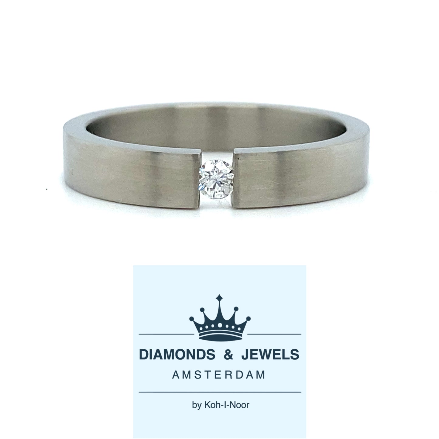Titanium spanningsring bezet met 1 briljant geslepen diamant van 0.10crt kleur Cape kwaliteit si 4mm breed €229