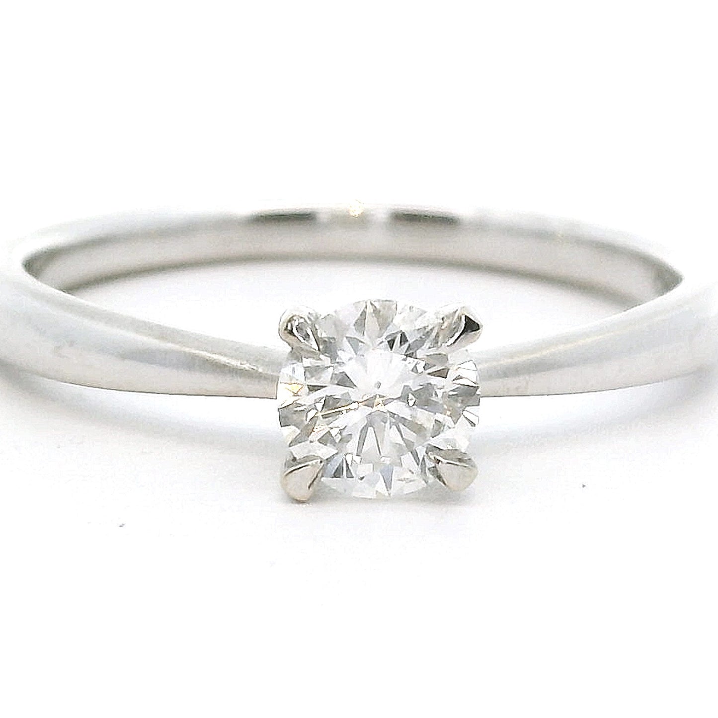 18 karaat witgouden solitair ring met 1 briljant geslepen diamant van 0.40 crt met GIA certificaat. Kleur: G Kwaliteit: SI2