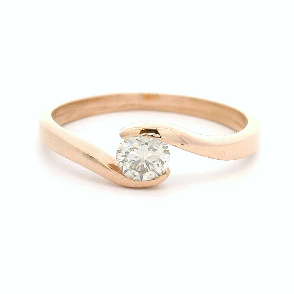 14 karaat rosé gouden slagring van 21 gram. Bezet met 1 briljant geslepen diamant van 0.32 crt Kleur: H Kwaliteit SI2 Model: R 10656