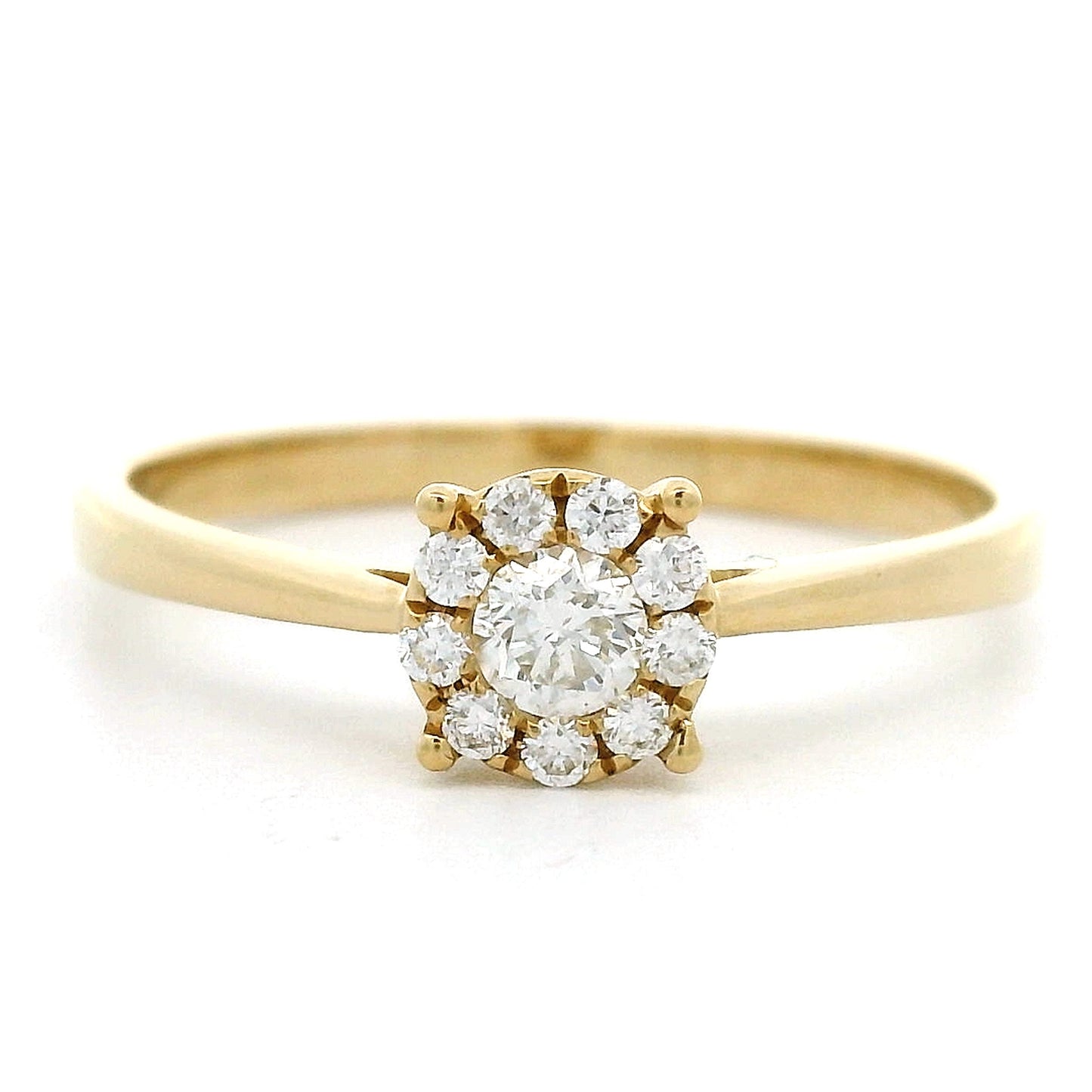 18 karaat geelgouden rozet ring van 1.82 gram. Bezet met 1 briljant geslepen diamant van 0.13 crt en 9 kleinere briljant geslepen diamanten met een totaalgewicht van 0.10 crt Kleur: G Zuiverheid: VS Zetting: 6 mm