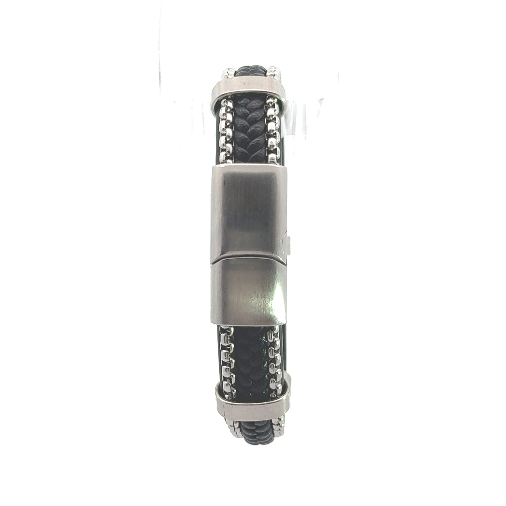 
                      
                        Stainless steel met zwart leren heren armband. Lengte: 19.5 cm Breedte: 1.5 cm Dikte: 9mm Model: A692
                      
                    