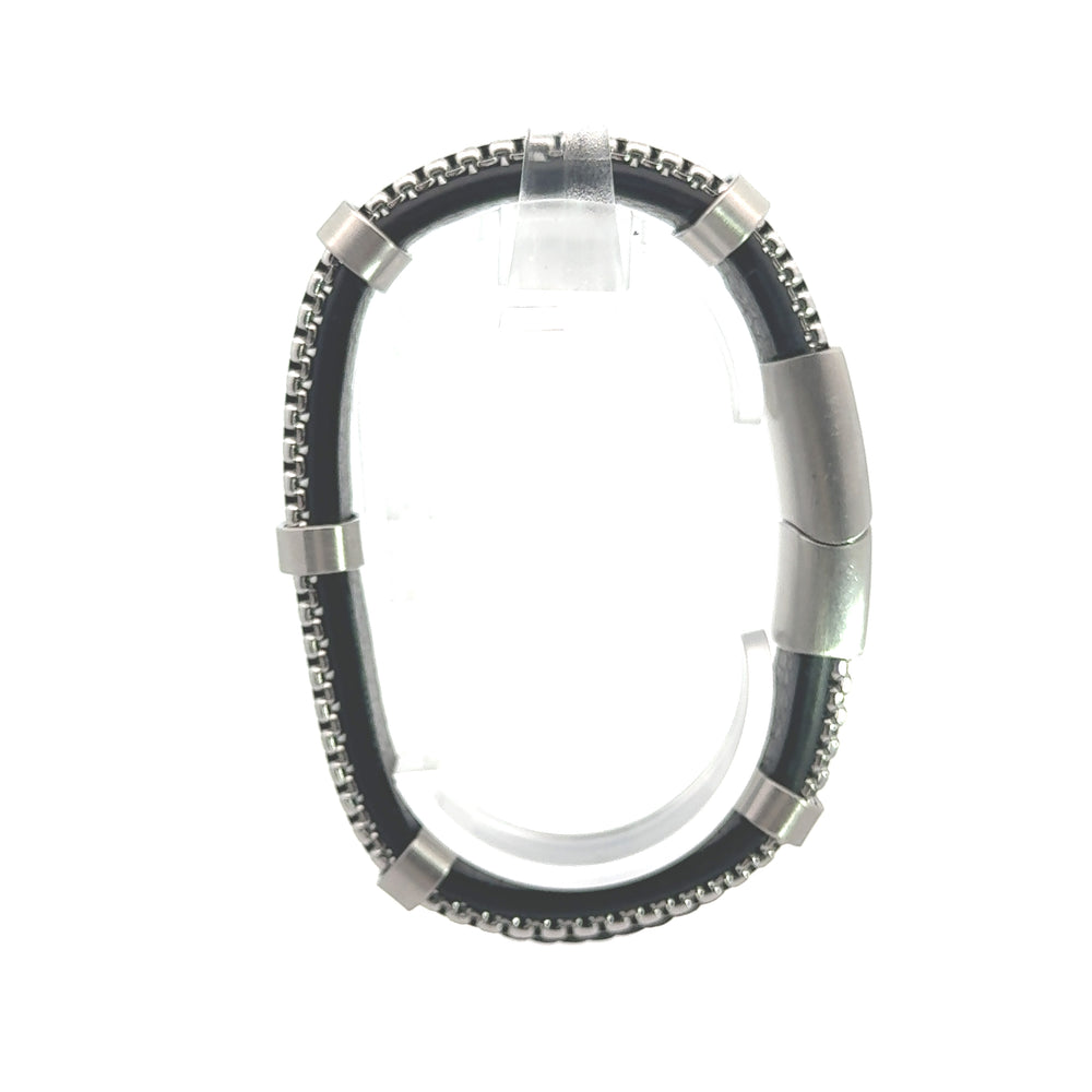 
                      
                        Stainless steel met zwart leren heren armband. Lengte: 19.5 cm Breedte: 1.5 cm Dikte: 9mm Model: A692
                      
                    