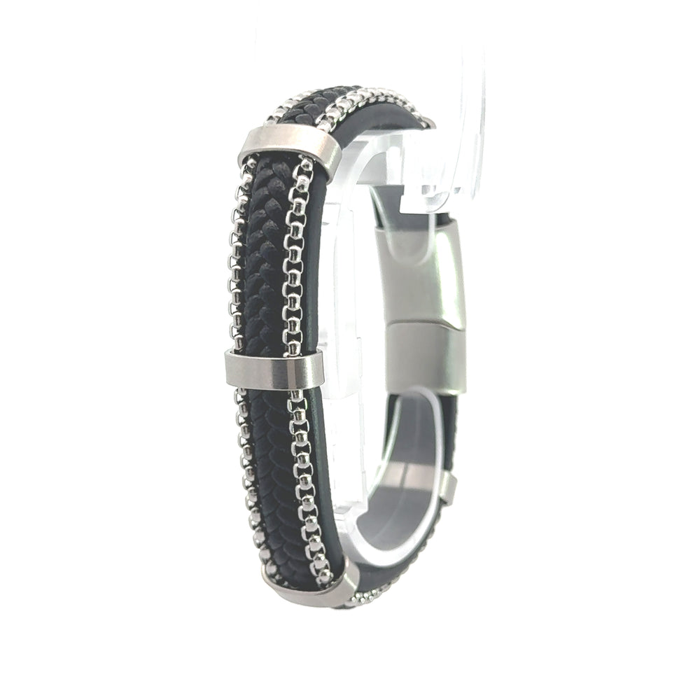 
                      
                        Stainless steel met zwart leren heren armband. Lengte: 19.5 cm Breedte: 1.5 cm Dikte: 9mm Model: A692
                      
                    