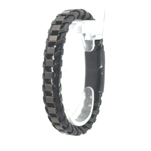 Brede herenarmband van zwart stainless steel en zwart leer. Lengte: 20.5 cm Breedte: 1.3 cm Dikte: 1 cm