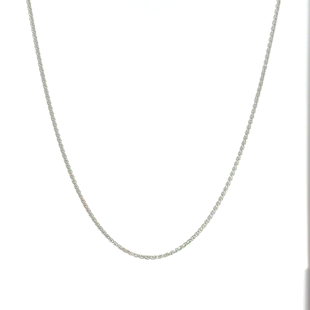 
                      
                        14 karaat wit gouden ketting met Vossenstaart schakels. De ketting is 45 cm lang en 1 mm dik.
                      
                    
