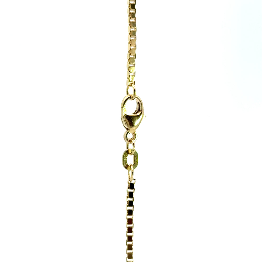 
                      
                        14 karaat geel gouden ketting met vierkante venetiaanse schakel. Lengte: 50 cm Dikte: 1.3 mm
                      
                    