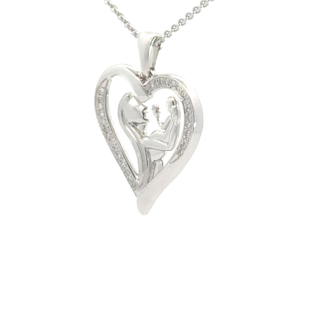 
                      
                        14 karaat wit gouden moeder en kind hanger van 2.9 gram. Bezet met 29 diamanten met een totaalgewicht van 0.10 crt Kleur: H Kwaliteit: SI Afmeting: 26.5x19mm Model: H 2257
                      
                    