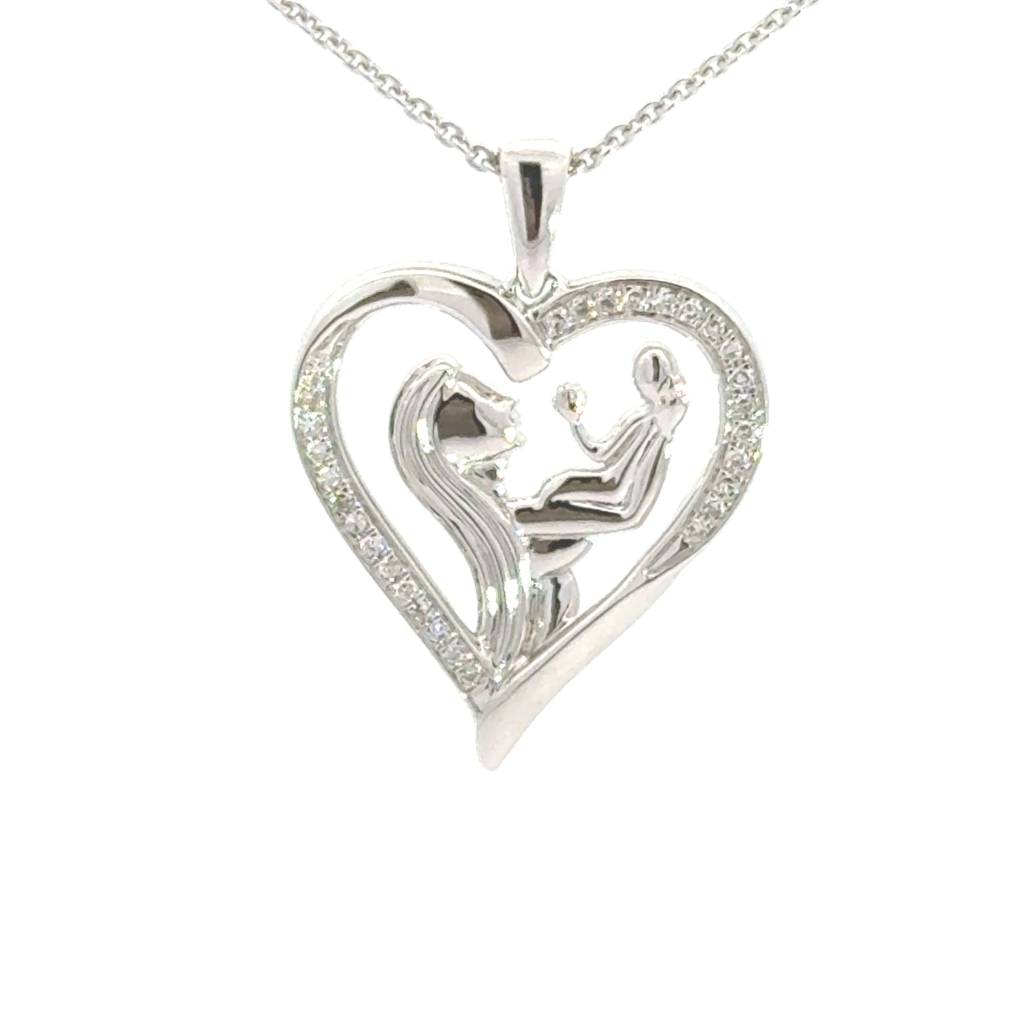 14 karaat wit gouden moeder en kind hanger van 2.9 gram. Bezet met 29 diamanten met een totaalgewicht van 0.10 crt Kleur: H Kwaliteit: SI Afmeting: 26.5x19mm Model: H 2257