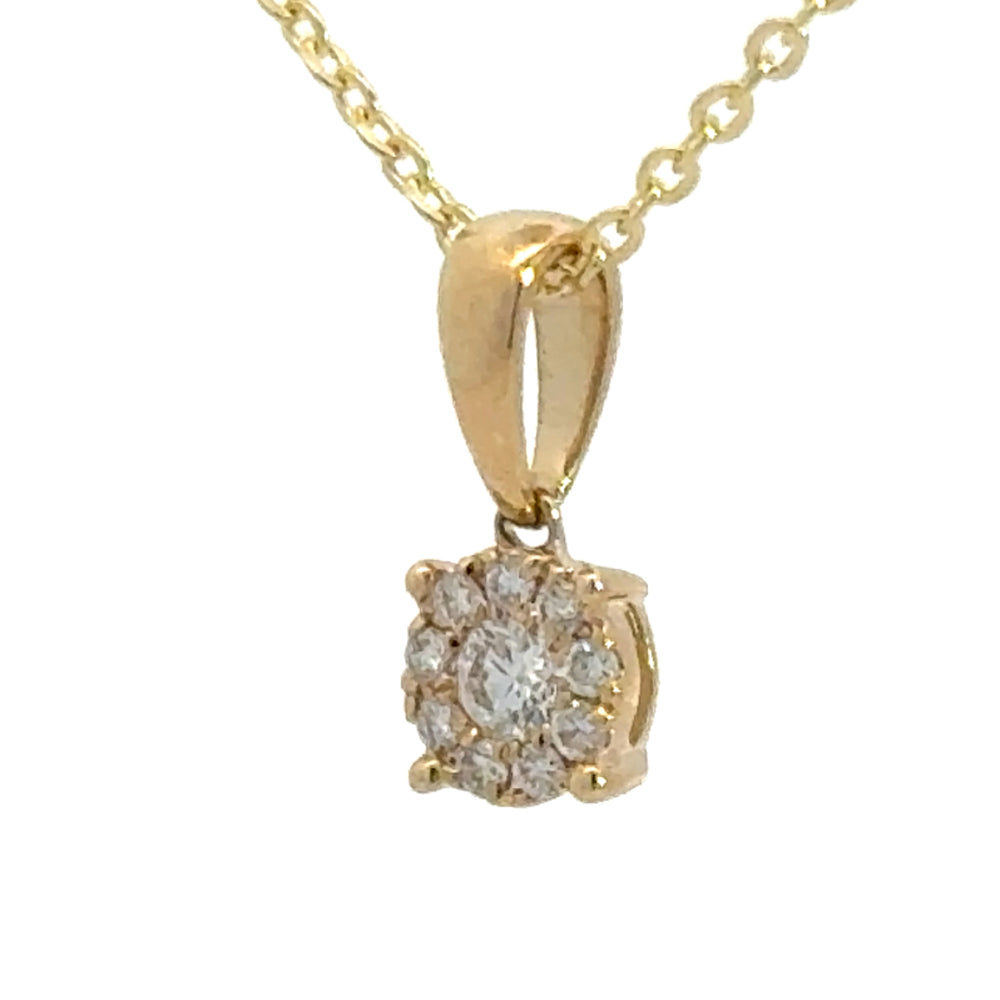 
                      
                        14 karaat geel gouden hanger van 0.31 gram met een Invisible zetting. Bezet met 10 briljant geslepen diamanten mete totaalgewicht van 0.10 crt. Kleur: G Kwaliteit: VS2 Hanger: 10x5mm Model: H 2356
                      
                    