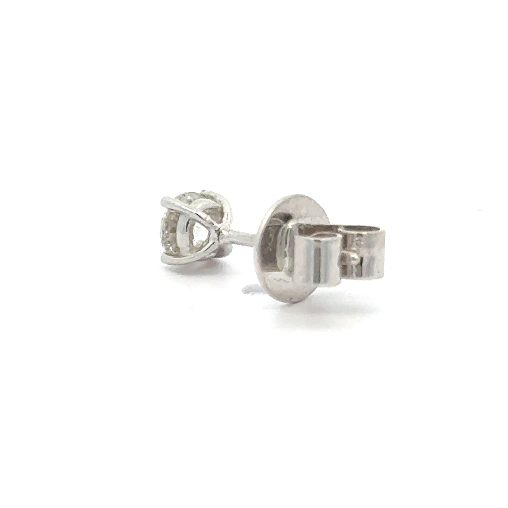 
                      
                        18 karaat wit gouden enkele heren Solitaire oorknop. Bezet met 1 briljant geslepen diamant van 0.25 crt Kleur: Top Wesselton Kwaliteit: VS Zetting: Ø 5 mm
                      
                    