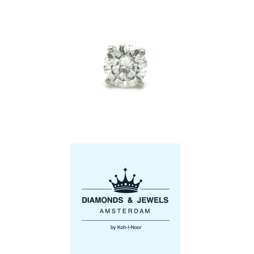 Enkele heren solitair oorknop van 18 karaat wit goud. Bezet met 1 briljant geslepen diamant van 0.50 crt. Kleur: F Kwaliteit: SI1 Zetting: Ø 6 mm