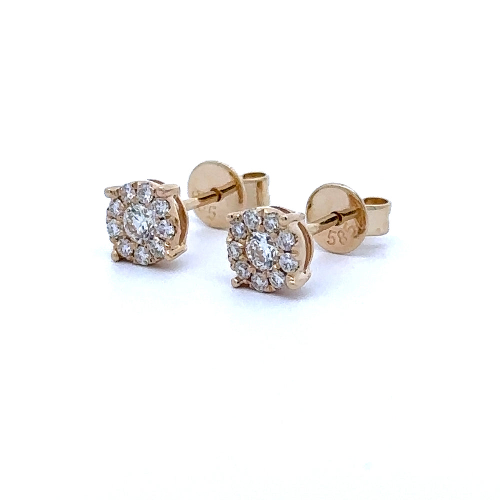 
                      
                        18 karaat geel gouden oorbellen van 0.89 gram. Bezet met 2 briljant geslepen diamanten met een totaalgewicht van 0.16 crt en 18 briljant geslepen diamanten met een totaalgewicht van 0.15 crt Kleur: Top Wesselton Kwaliteit: VS2 Zetting: Ø 7 mm
                      
                    