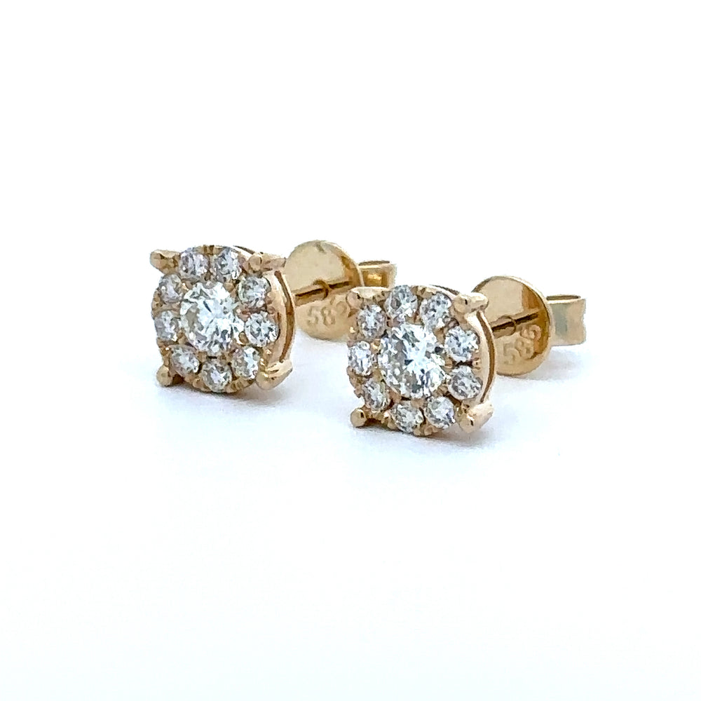 
                      
                        14 karaats geel gouden oorbellen van 1.19 gram. Bezet met 2 briljant geslepen diamanten met een totaalgewicht van 0.30 crt en 18 briljant geslepen diamanten met een totaalgewicht van 0.28 crt. Kleur: Top Wesselton Kwaliteit: VS2 Ø: 8.2 mm
                      
                    