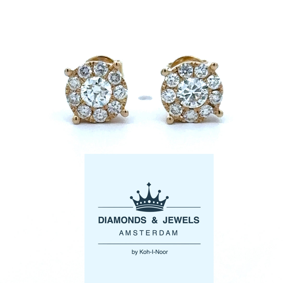 14 karaats geel gouden oorbellen van 1.19 gram. Bezet met 2 briljant geslepen diamanten met een totaalgewicht van 0.30 crt en 18 briljant geslepen diamanten met een totaalgewicht van 0.28 crt. Kleur: Top Wesselton Kwaliteit: VS2 Ø: 8.2 mm