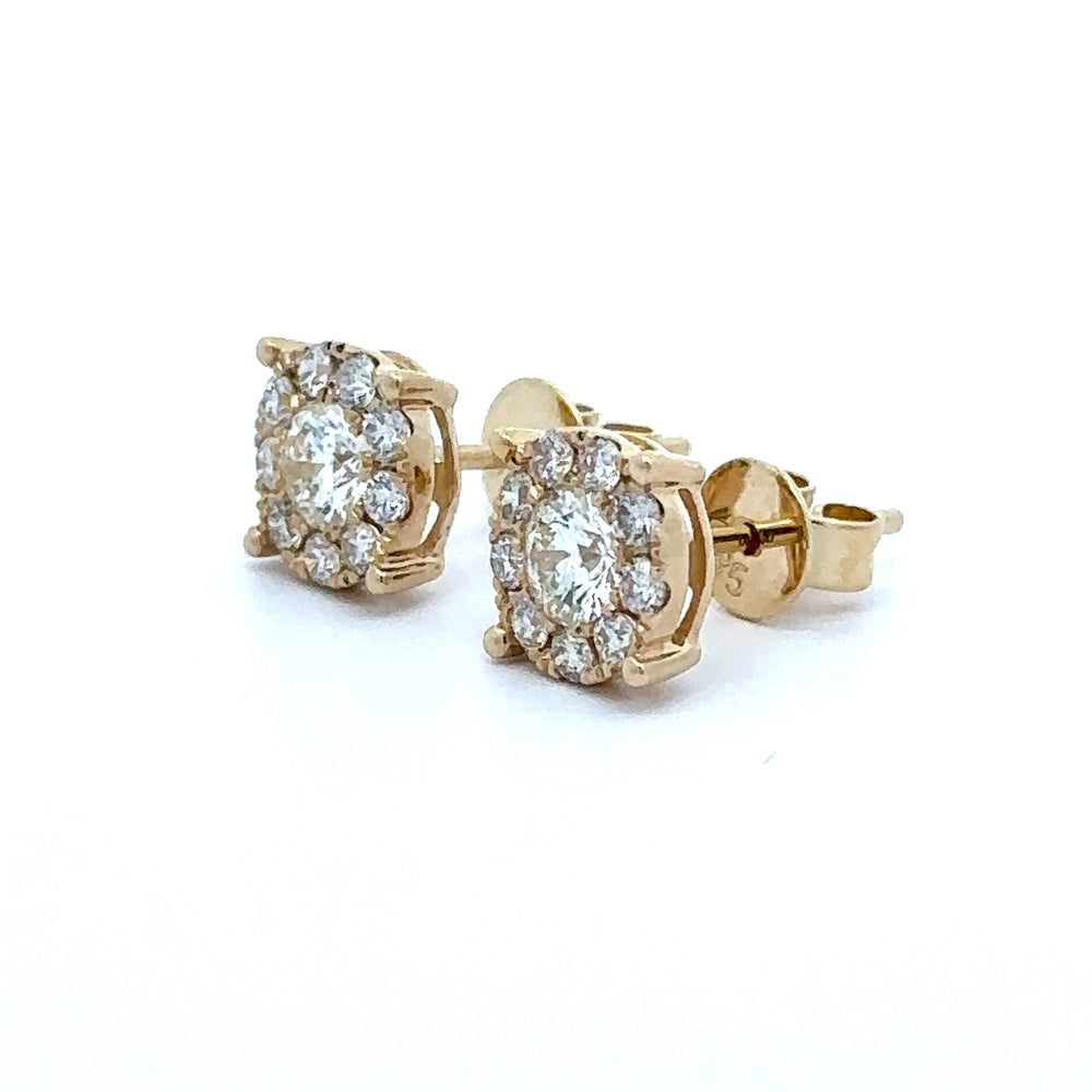 
                      
                        14 krt geel gouden oorbellen van 1.28 gram. Bezet met 2 briljant geslepen diamanten met een totaalgewicht van 0.41 crt en 18 briljant geslepen diamanten met een totaalgewicht van 0.31 crt Kleur: Top Wesselton Kwaliteit: VS2  Ø: 8.7 mm
                      
                    