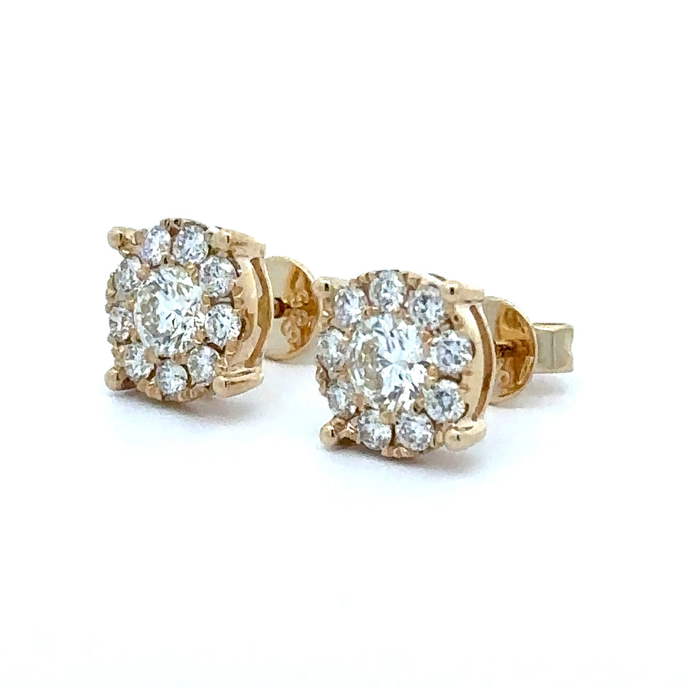 
                      
                        14 karaat geel gouden oorbellen bezet met 2 briljant geslepen diamanten met een totaalgewicht van 0.48 crt en 18 briljant geslepen diamanten met een totaalgewicht van 0.41 crt Kleur: Top Wesselton Kwaliteit: VS2 Ø:9.5 mm
                      
                    
