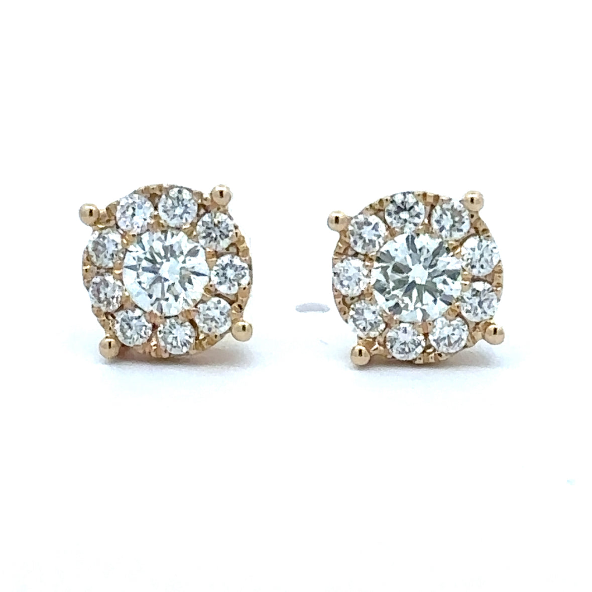 14 karaat geel gouden oorbellen bezet met 2 briljant geslepen diamanten met een totaalgewicht van 0.48 crt en 18 briljant geslepen diamanten met een totaalgewicht van 0.41 crt Kleur: Top Wesselton Kwaliteit: VS2 Ø:9.5 mm