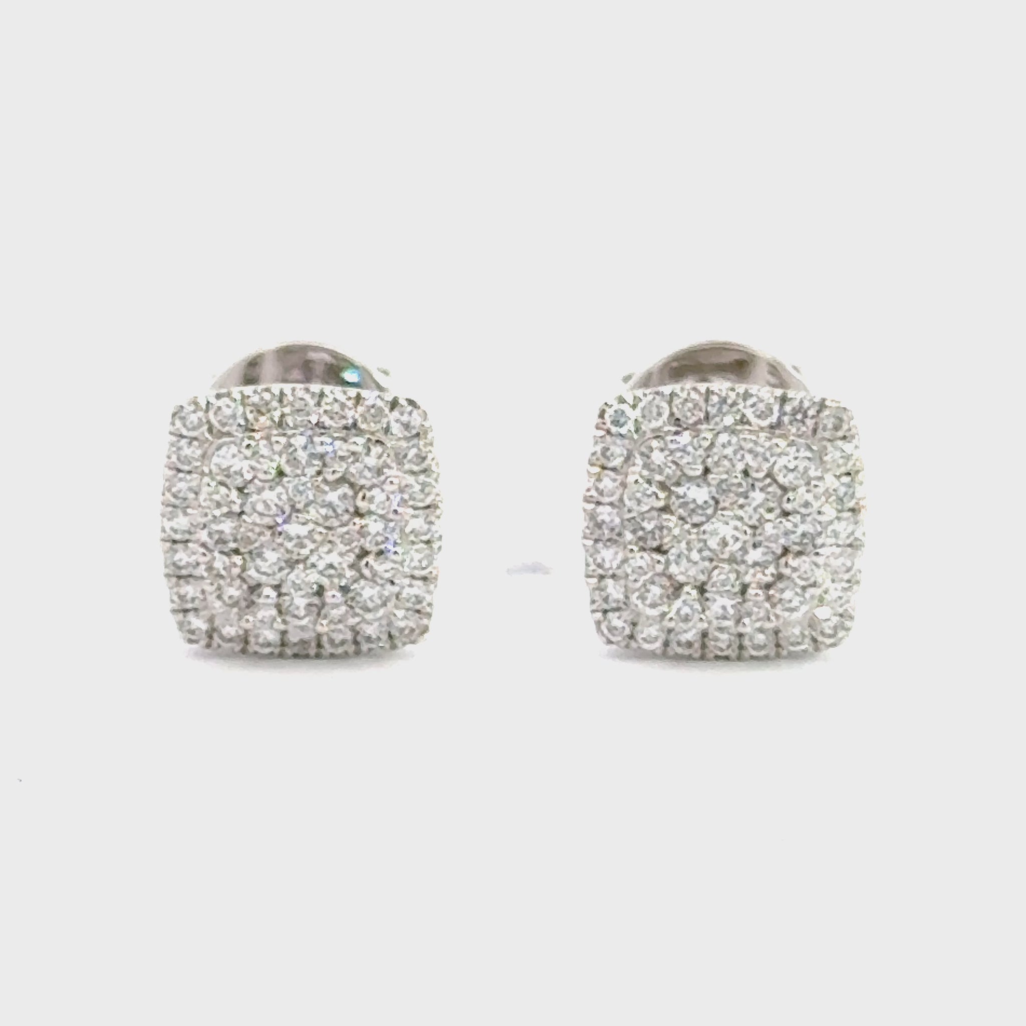 18 kt wit gouden vierkante rozet oorknoppen bezet met briljant geslepen diamanten met een totaalgewicht van 1.00 crt. Kleur: Top Wesselton Kwaliteit: VS 13 x 13 mm