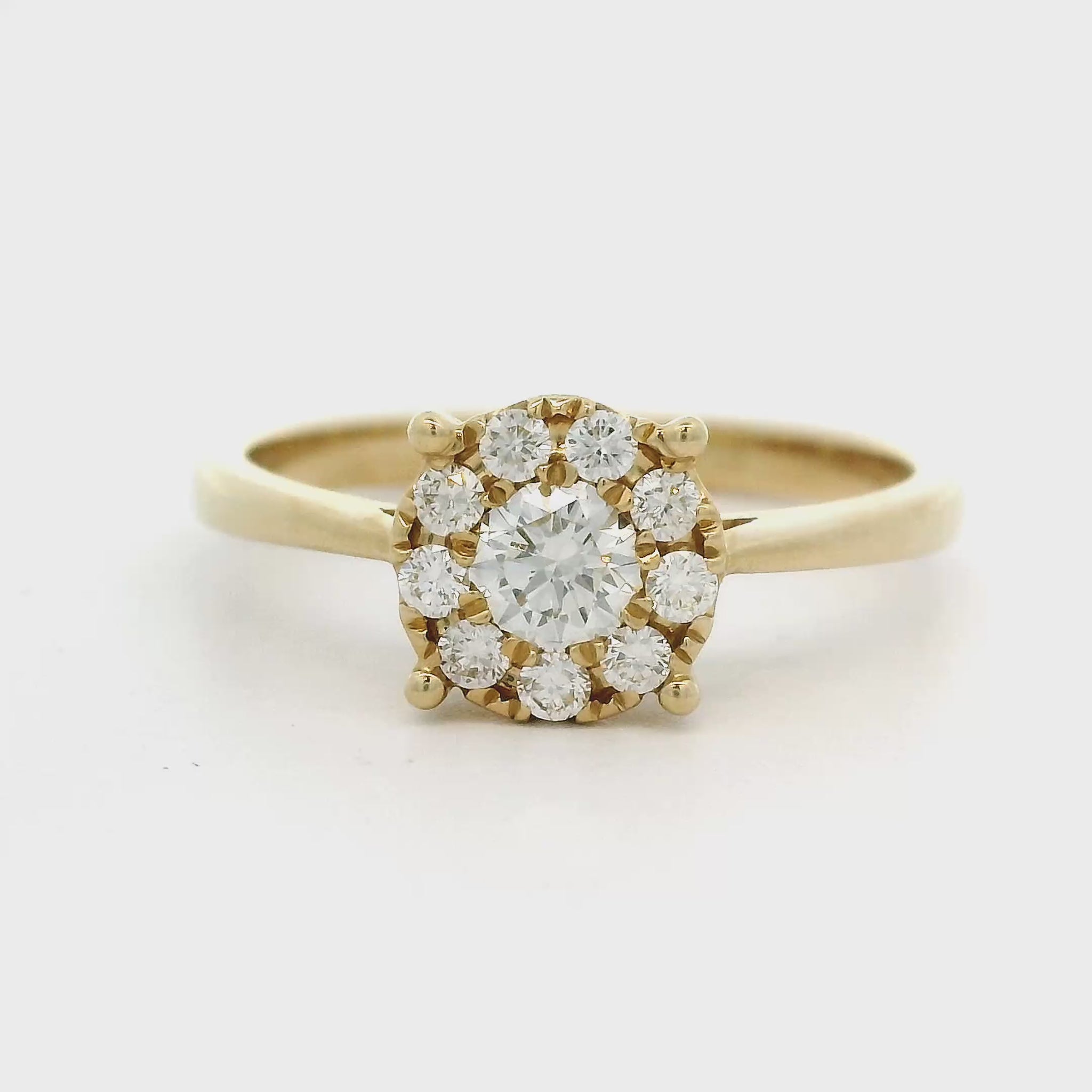 14 karaat geel gouden rozet ring van 1 tot 2 mm breed. Bezet met 1 briljant geslepen diamant van 0.24 crt en 9 kleinere briljant geslepen diamanten met een totaalgewicht van 0.17 crt Kleur: G Zuiverheid: VS2 Zetting: 8 mm