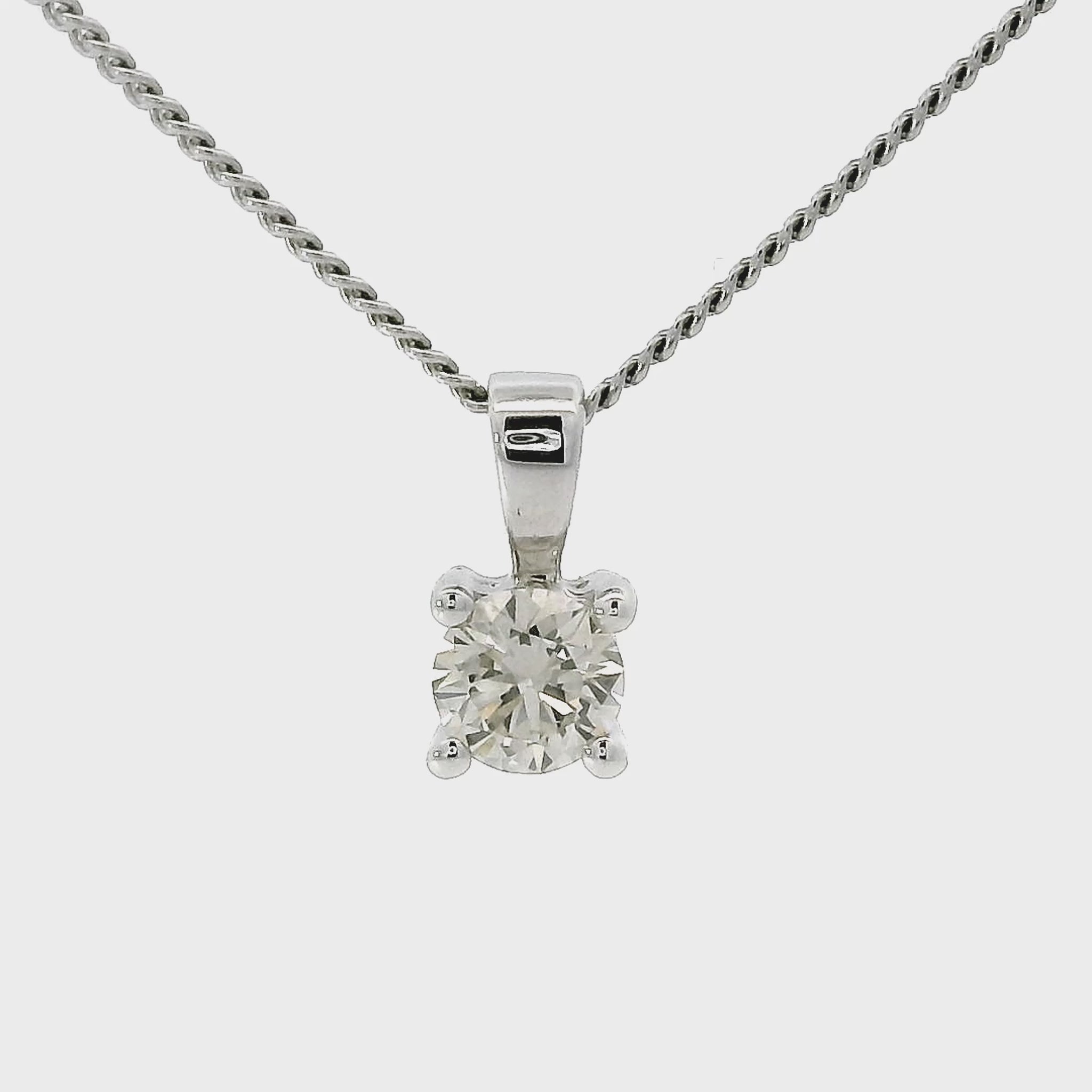 18 karaat wit gouden 4-poots solitair hanger. Bezet met 1 briljant geslepen diamant van 0.30 crt Kleur: H Zuiverheid: SI2 Hanger: 9x5 mm