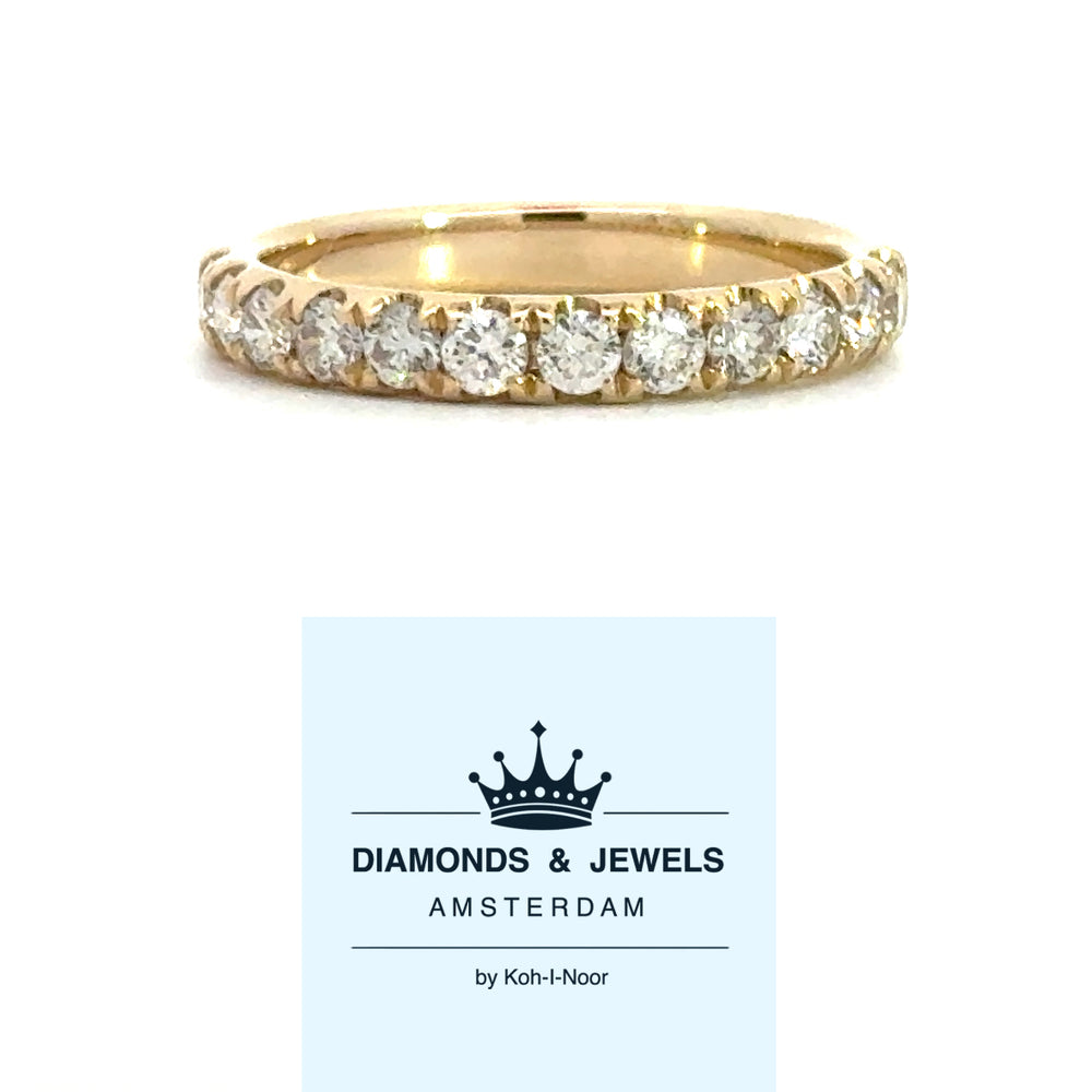 14 karaat geel gouden rijring van 2.74 gram en 3 mm beed. Bezet met 12 briljant geslepen diamanten met een totaalgewicht van 0.73 crt Kleur: Top Wesselton Kwaliteit: VS