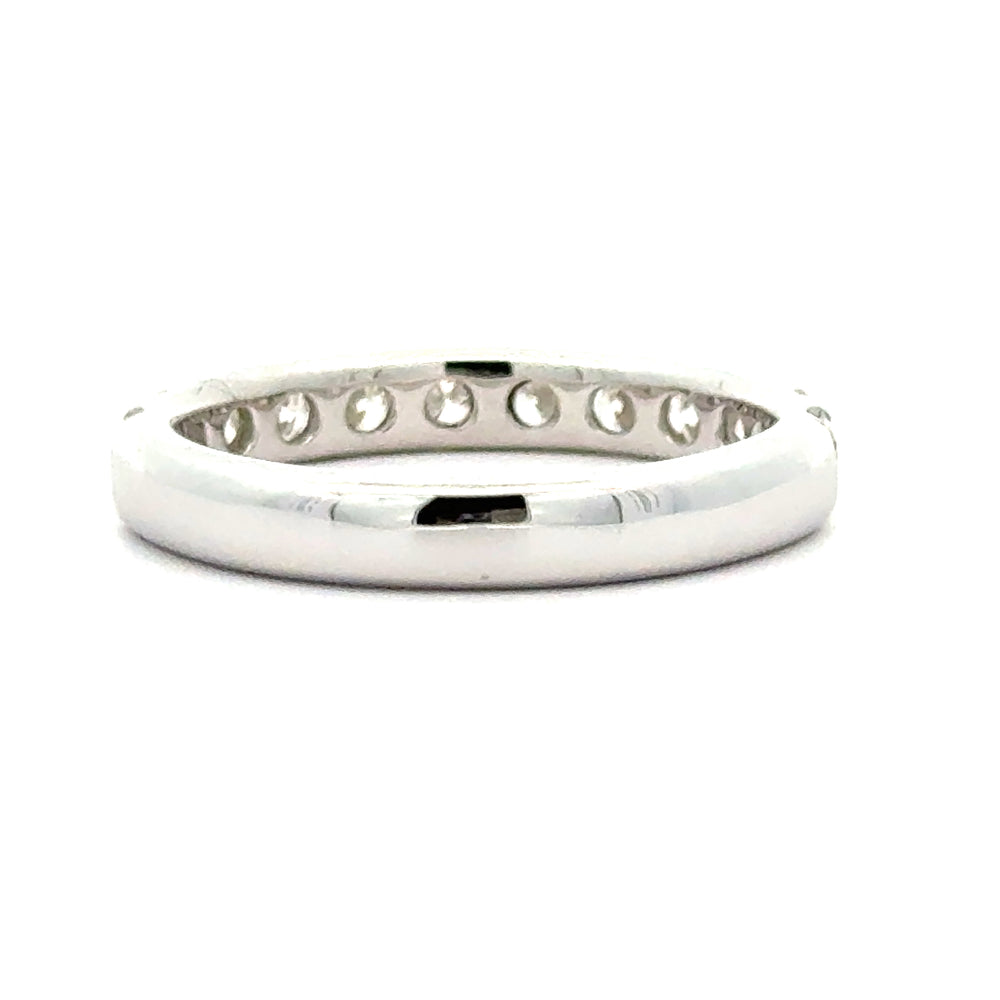 
                      
                        14 karaat wit gouden rijring van 3 mm breed en 2.91 gram. Bezet met 12 briljant geslepen diamanten met een totaalgewicht van 1.01 crt Kleur: Top Wesselton Kwaliteit: VS14 karaat wit gouden rijring van 3 mm breed en 2.91 gram. Bezet met 12 briljant geslepen diamanten met een totaalgewicht van 1.01 crt Kleur: Top Wesselton Kwaliteit: VS
                      
                    