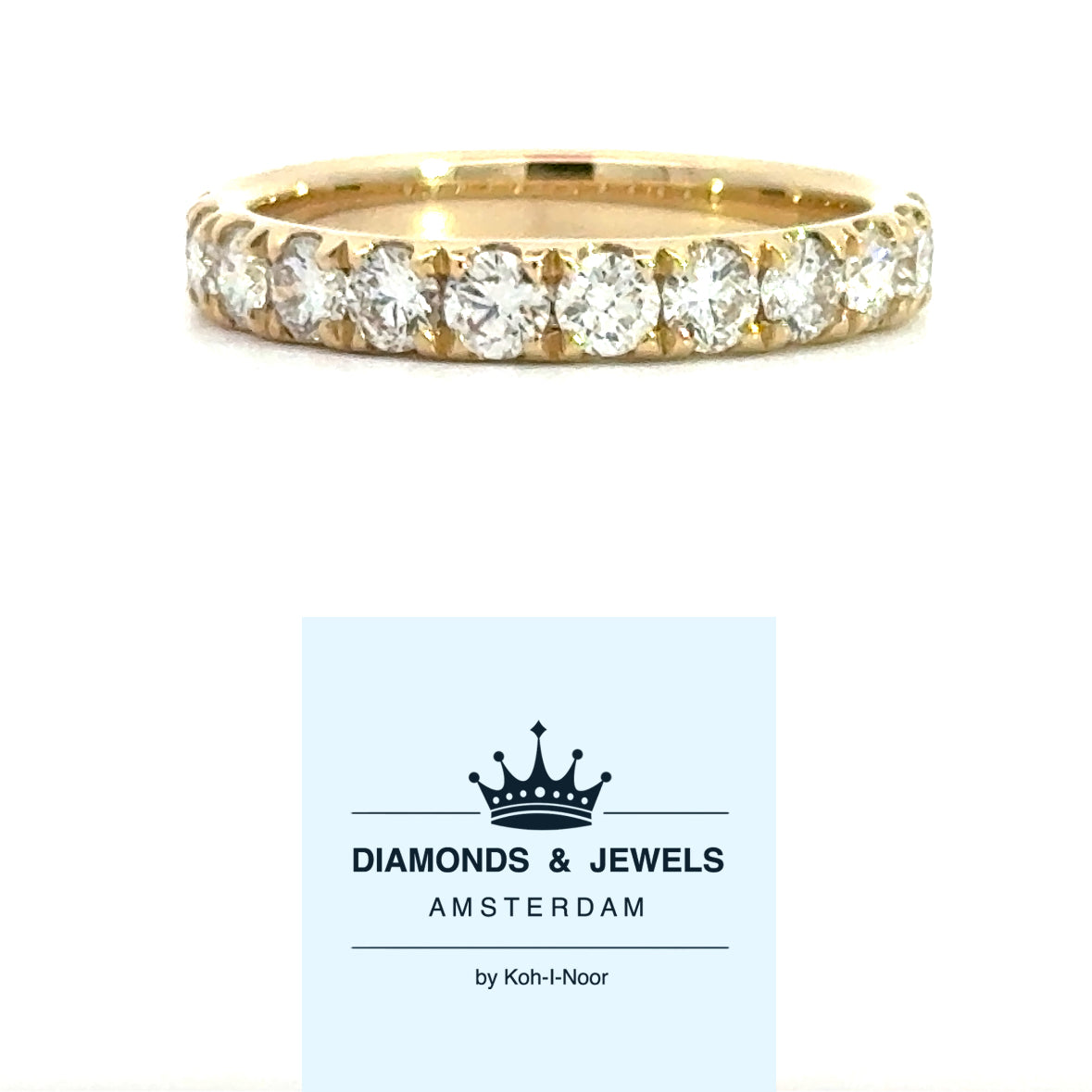 14 karaat geel gouden rijring van 2.98 gram en 3 mm breed. Bezet met 12 briljant geslepen diamanten met een totaalgewicht van 1.00 crt Kleur: Top Wesselton Kwaliteit: VS