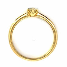 Cargar imagen en el visor de la galería, 18 karaat geelgouden traditionele solitair verlovingsring van 2.7 gram en 1 tot 3 mm breed. Bezet met 1 briljant geslepen diamant van 0.40 crt. Kleur: F Kwaliteit: VS1 Zetting: Ø 5 mm
