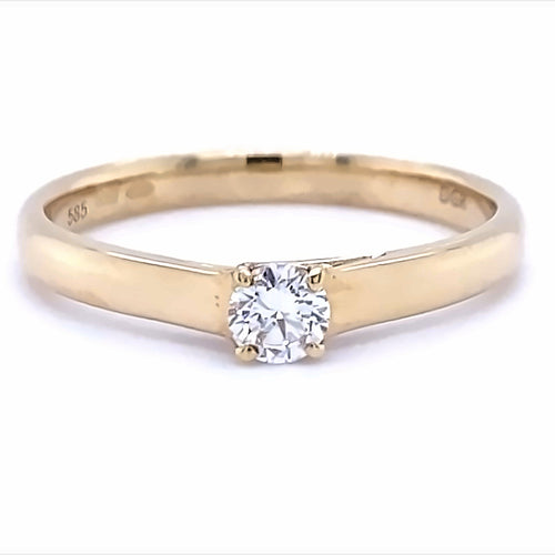 14 karaats geel gouden solitaire ring van 2.1 gram en 2.5 mm breed, bezet met 1 briljant geslepen diamant van 0.20 crt Kleur: G Kwaliteit: VS2 Zetting: Ø 3.7 mm