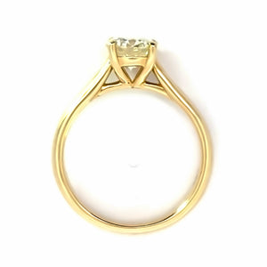 14 karaats geel gouden solitair verlovingsring van 3.5 gram. Bezet met een briljant geslepen diamant van 1.22 crt Kleur H Kwaliteit: VVS1 Zetting:Ø 7 mm