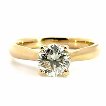 Load image into Gallery viewer, 14 karaats geel gouden solitair verlovingsring van 3.5 gram. Bezet met een briljant geslepen diamant van 1.22 crt Kleur H Kwaliteit: VVS1 Zetting:Ø 7 mm
