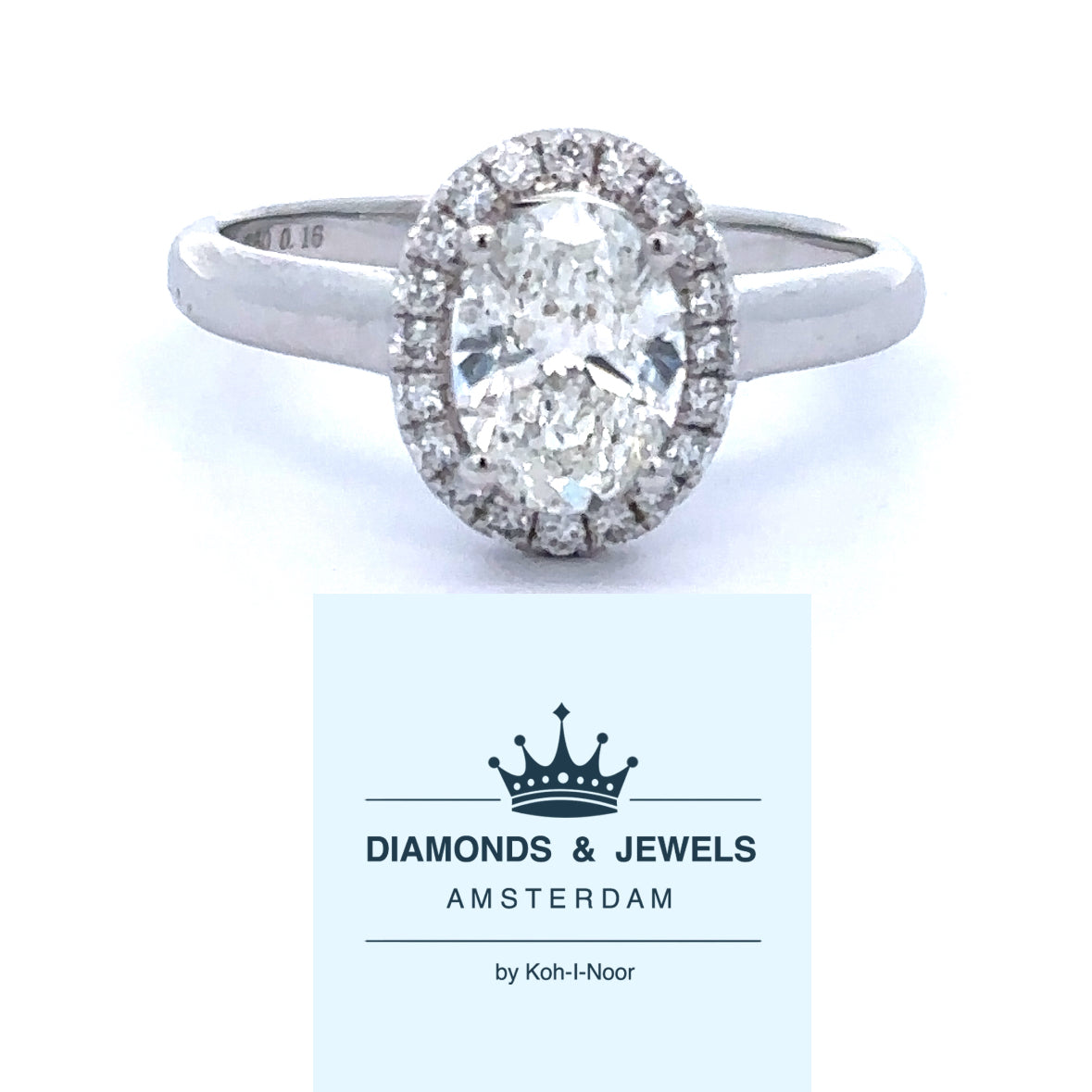18 karaat witgouden rozet ring van 2.9 gram. Bezet met 1 ovaal geslepen diamant van 1.00 crt met gia certificaat Kleur: H Kwaliteit: SI1 En 20 briljant geslepen diamantren met een totaalgewicht van 0.18 crt Kleur: G Kwaliteit: VS Zetting: 10.6 x 8.9 mm