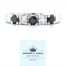 Laden Sie das Bild in den Galerie-Viewer, Prachtige witgouden klassieke ring met zwarte en &#39;witte&#39; briljant geslepen diamanten

