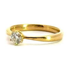 Load image into Gallery viewer, 18 karaat geel gouden traditionele soltair verlovingsring van 2.8 gram en 1 tot 3 mm breed. Bezet met 1 briljant geslepen diamant van 0.32 crt Kleur: H Kwaliteit: SI Zetting: Ø 5 mm
