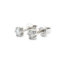 Afbeelding in Gallery-weergave laden, witgouden oorknoppen met 6poot zetting 2 briljant geslepen diamanten totaal 0.45crt kleur Top Wesselton kwaliteit Pique1 5mm model o3748 €835
