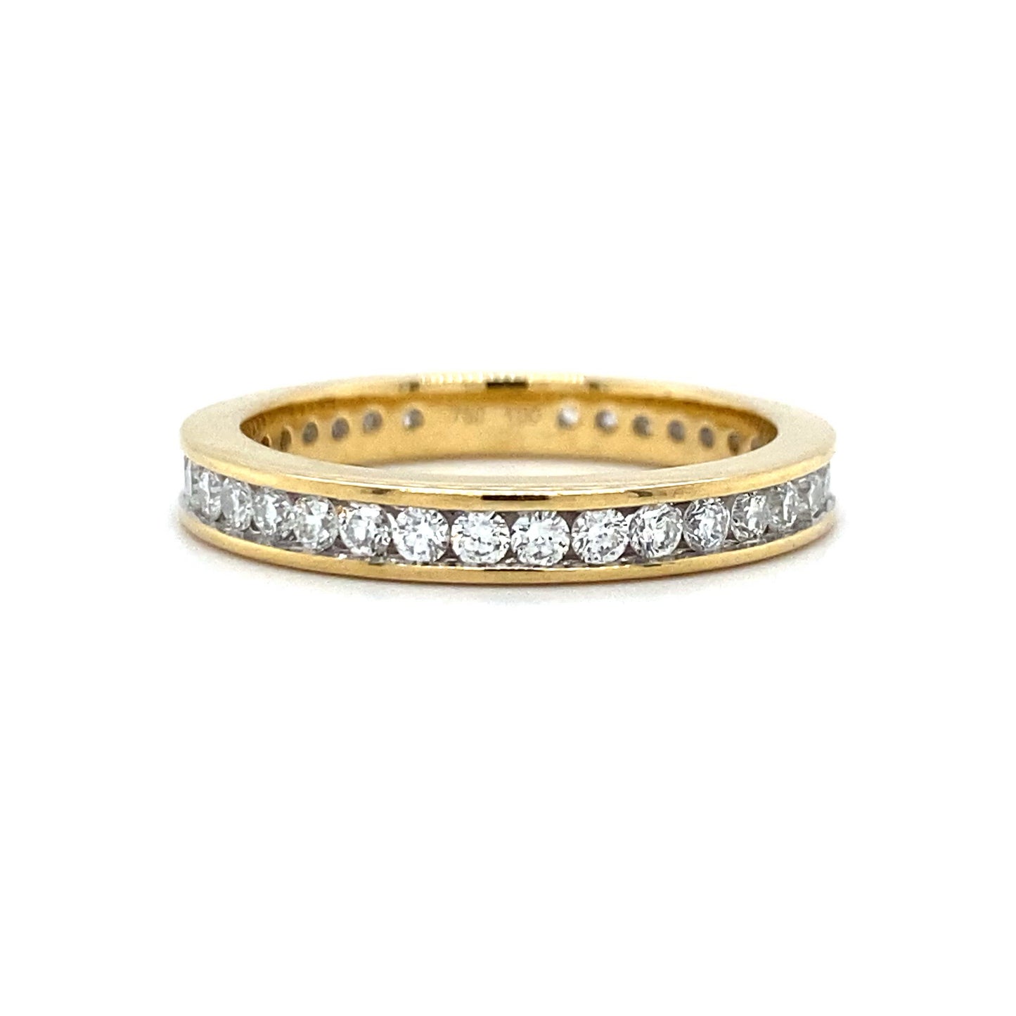 18 karaat geel gouden alliance rijring van 4 gram en 3 mm breed. Bezet met 36 briljant geslepen diamanten met een totaalgewicht van 1.00 rt kleur top wesselton kwaliteit si Model R 7239