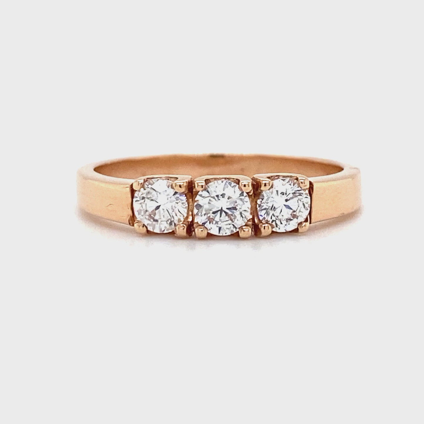Rosé gouden rij ring van 3.6 gram en 3 mm breed. Bezet met 5 briljant geslepen diamanten met een totaalgewicht van 0.52 crt kleur top wesselton kwaliteit si zetting: 3.5 x 16 mm Model R 8184